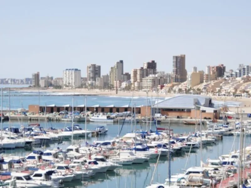 PARCELA URBANA EXCLUSIVA CON MAGNÍFICAS VISTAS A 300 METROS DEL MAR