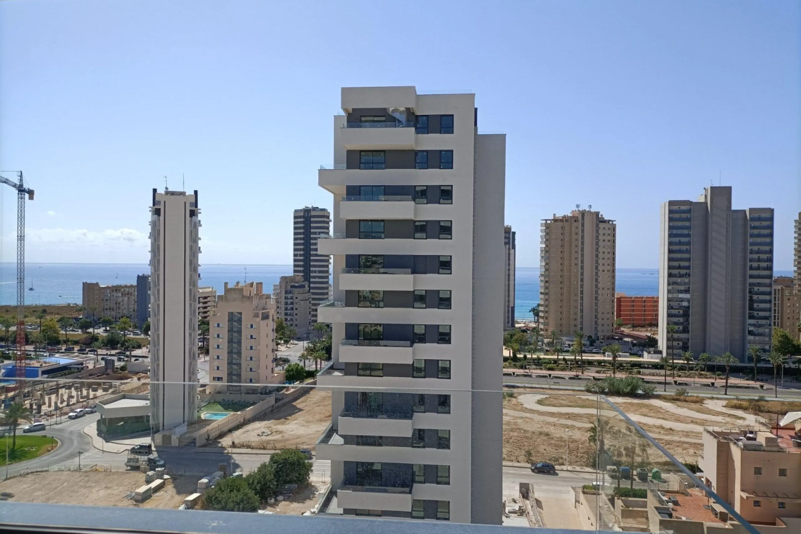 Elegancia y Confort en un Apartamento con Vistas al Mediterráneo