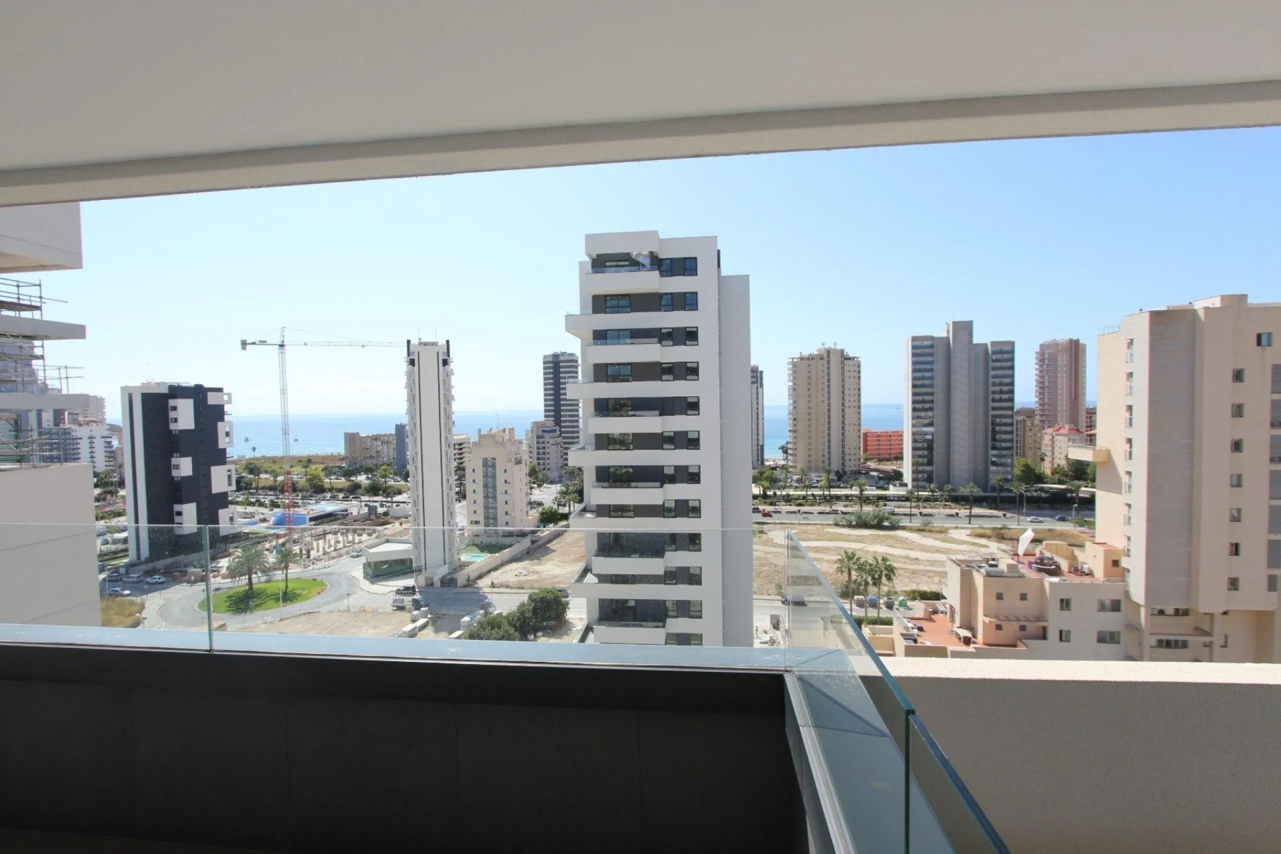 Elegancia y Confort en un Apartamento con Vistas al Mediterráneo