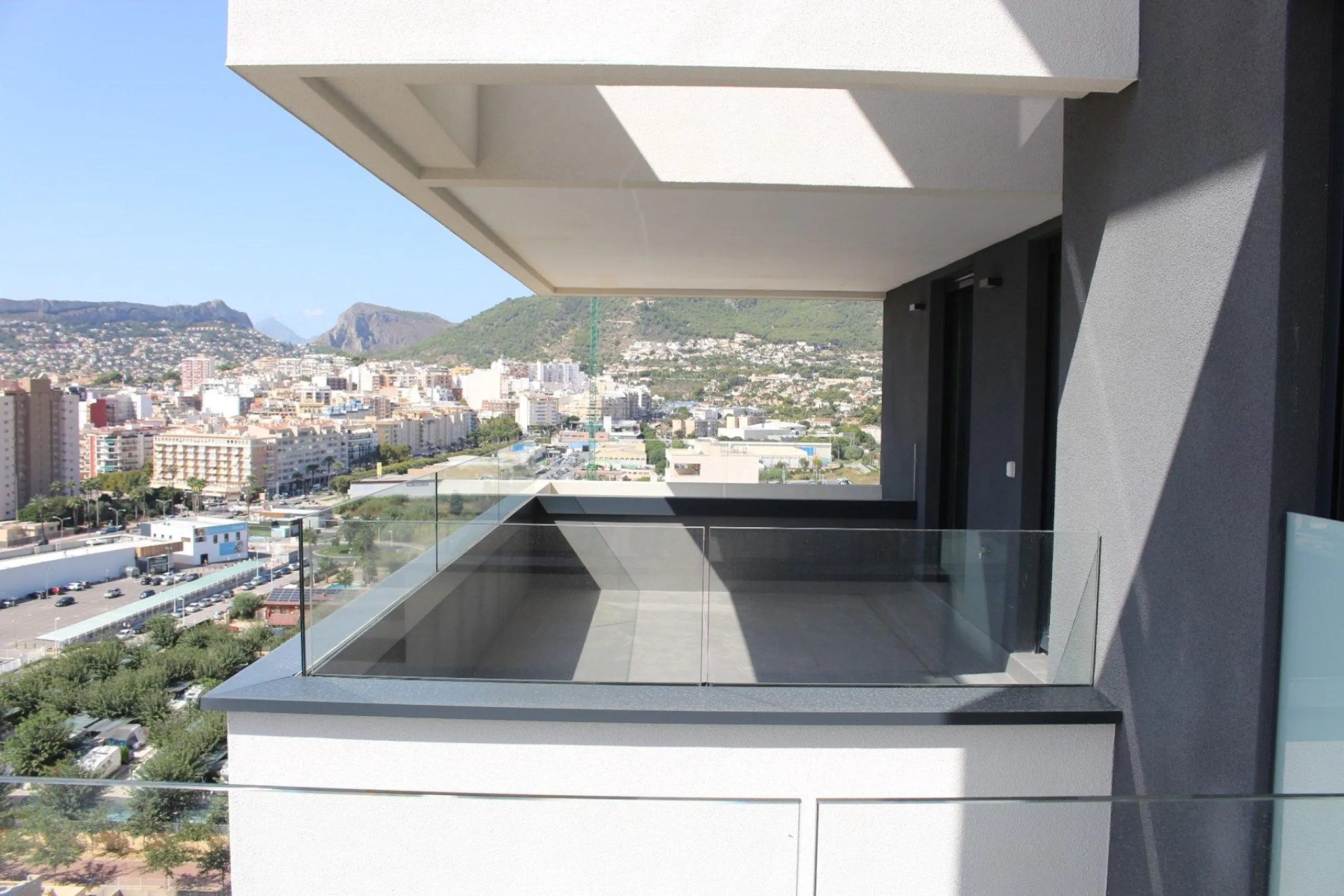 Elegancia y Confort en un Apartamento con Vistas al Mediterráneo