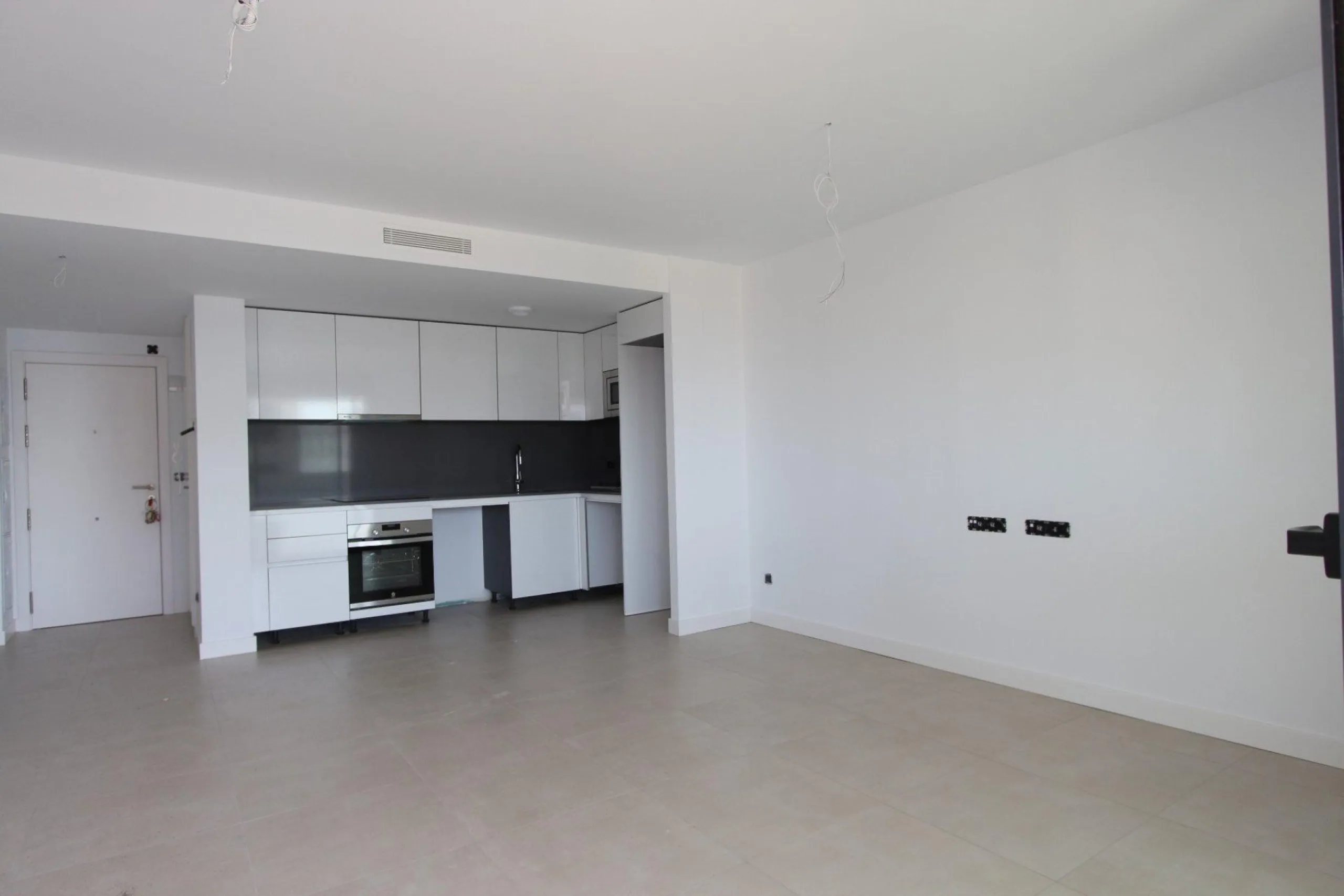 Elegancia y Confort en un Apartamento con Vistas al Mediterráneo