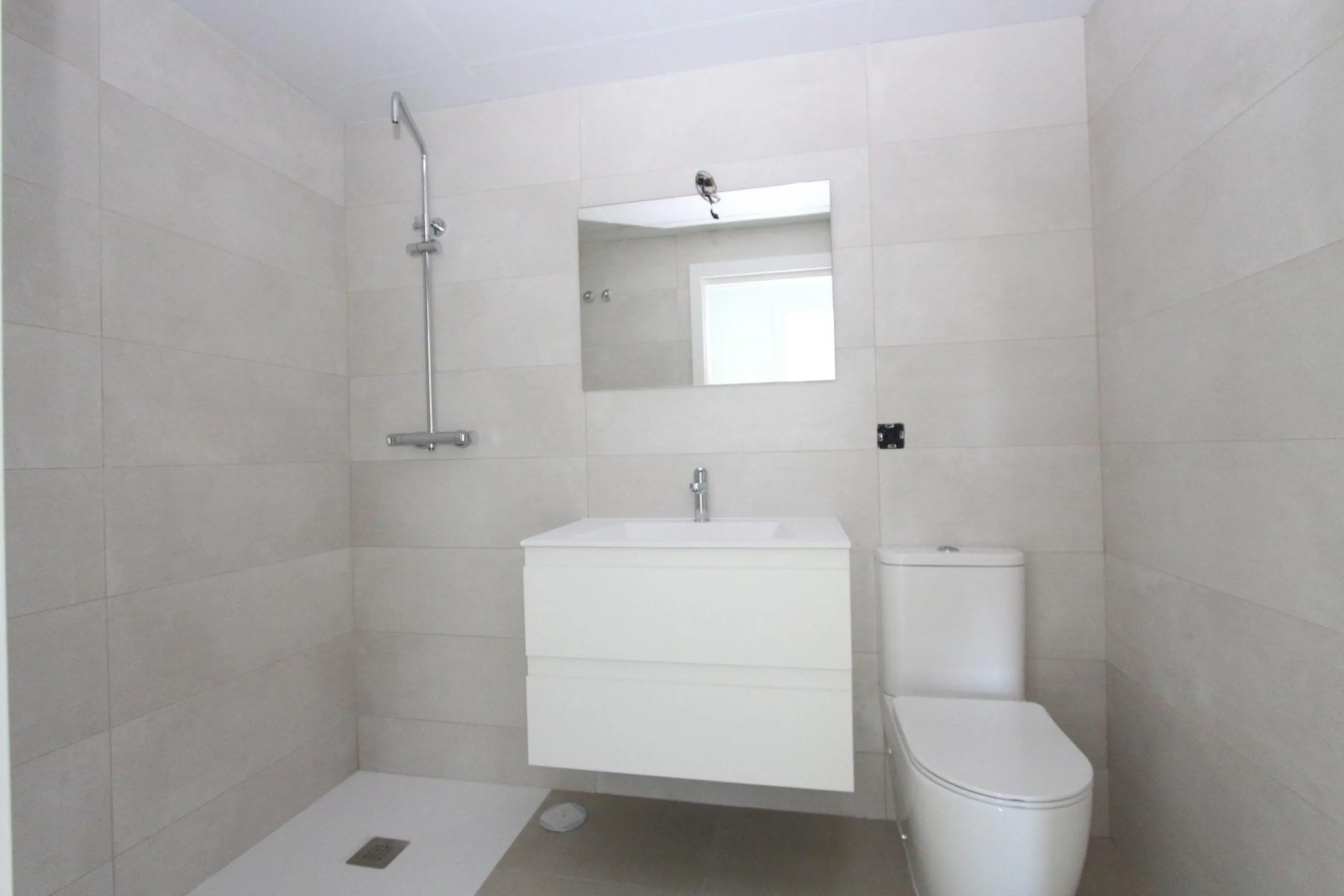 Elegancia y Confort en un Apartamento con Vistas al Mediterráneo