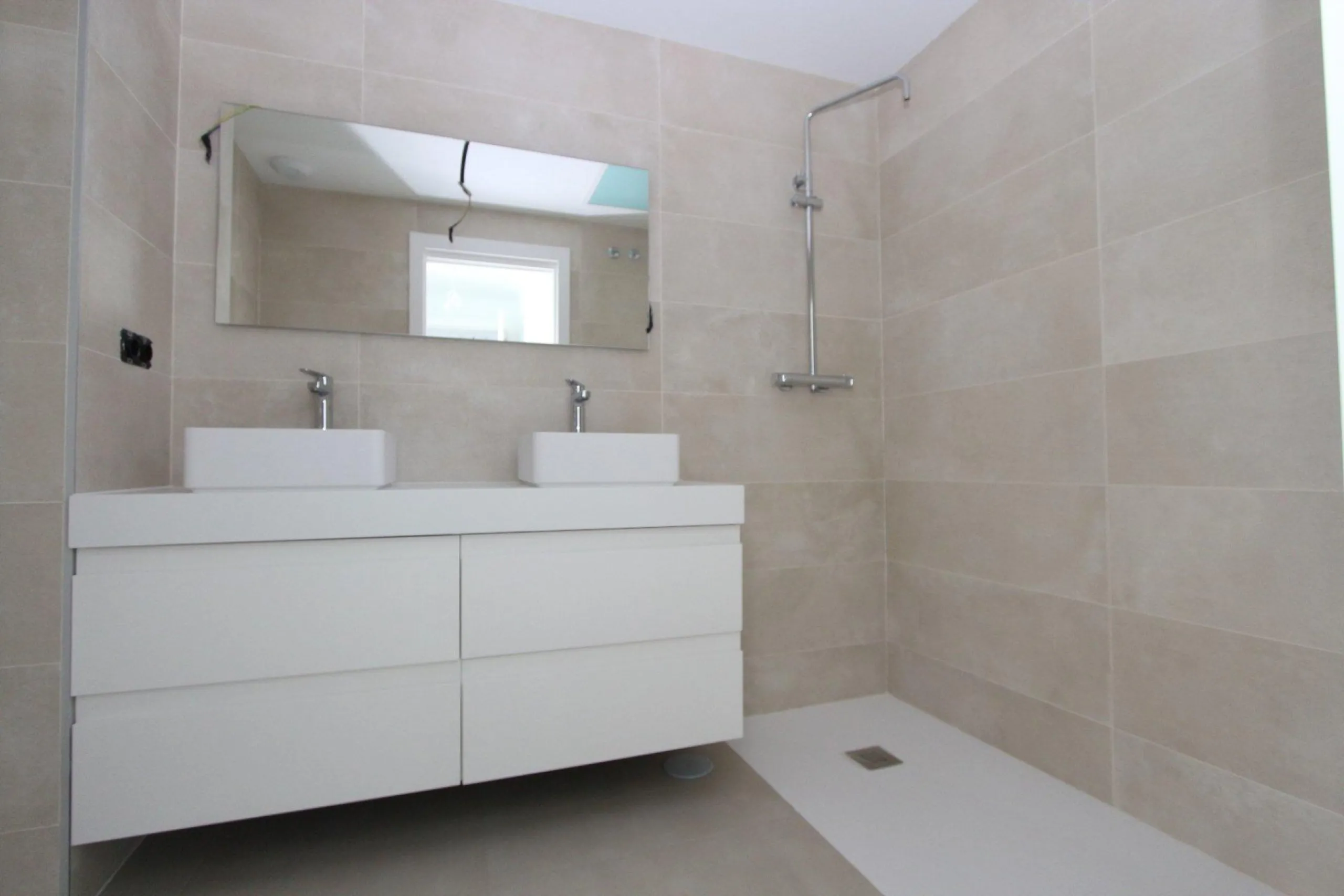 Elegancia y Confort en un Apartamento con Vistas al Mediterráneo