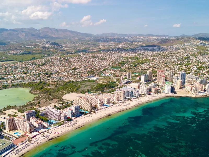 Elegancia y Confort en un Apartamento con Vistas al Mediterráneo
