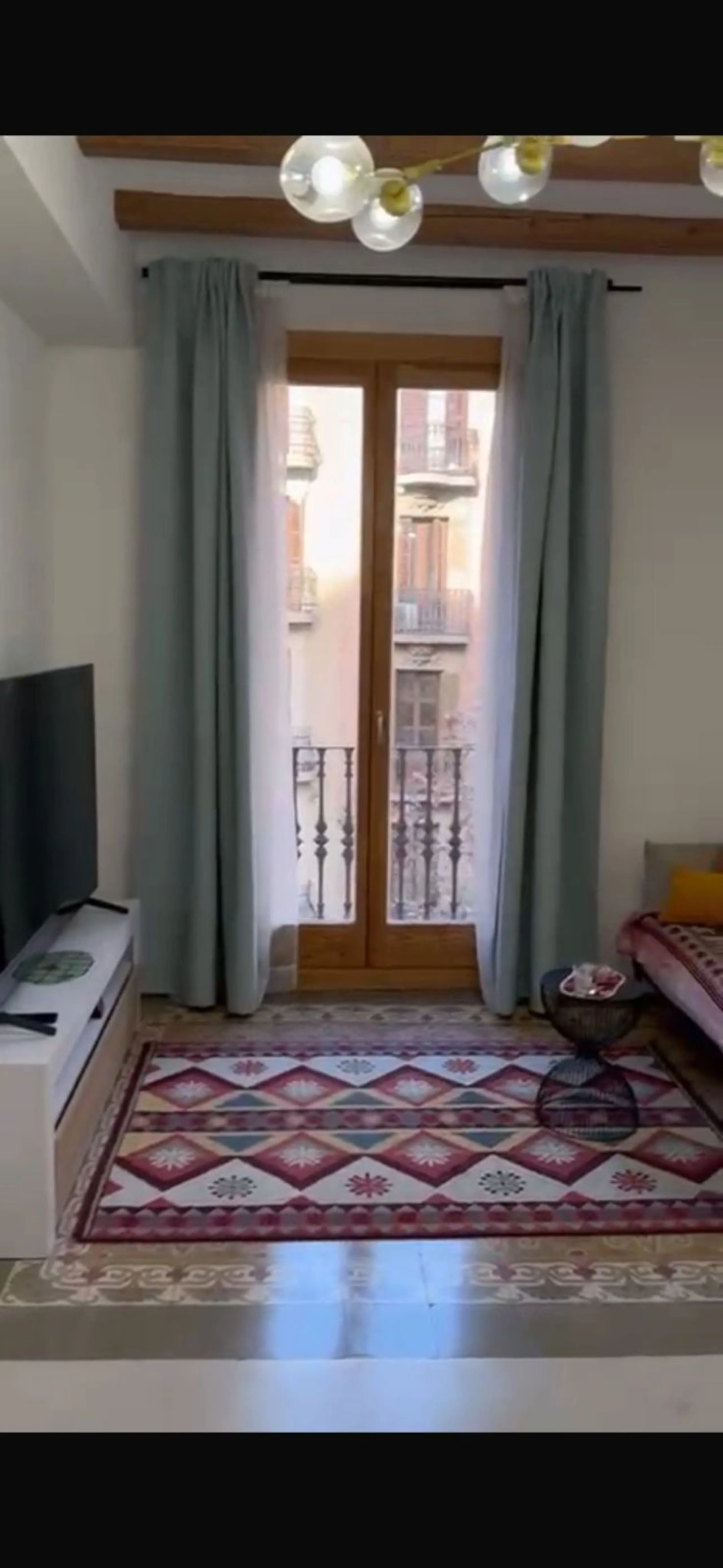 Renovated Apartment with Balconies in Eixample, Barcelona