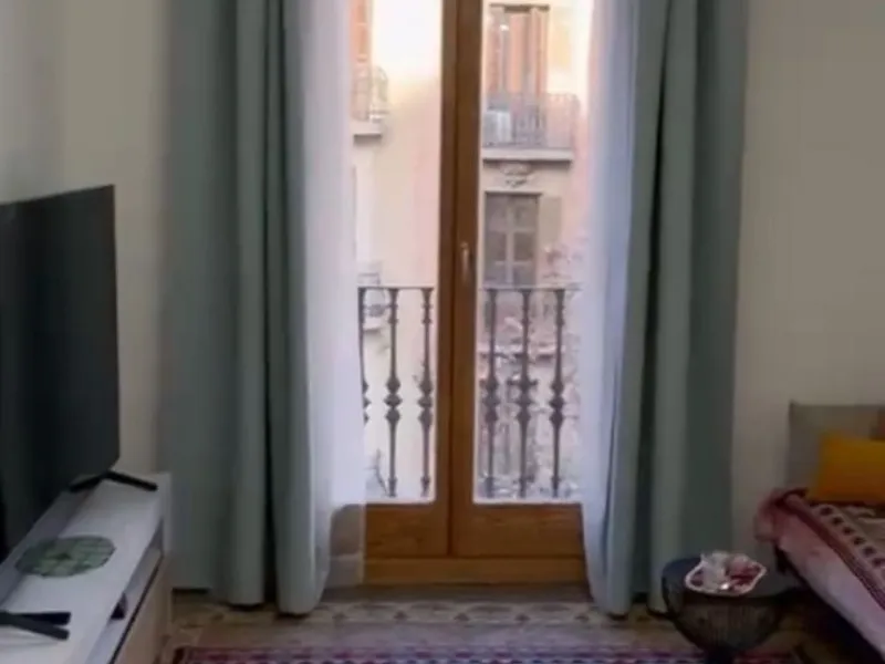 Renovated Apartment with Balconies in Eixample, Barcelona