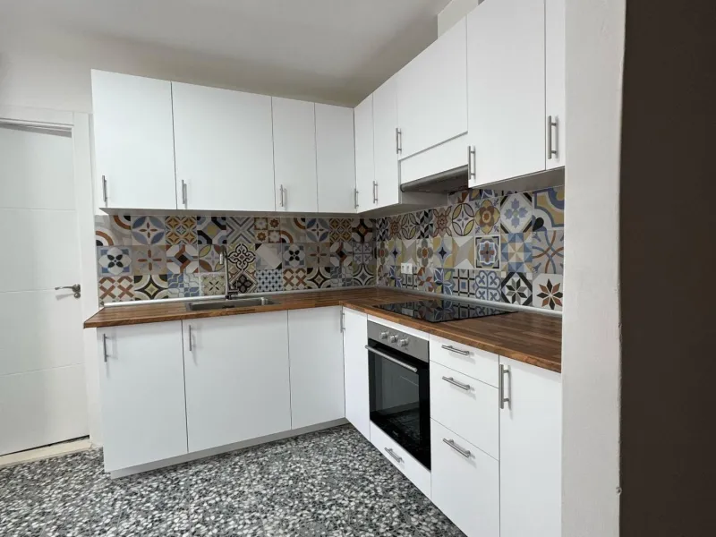 Hostal de 5 Habitaciones – Inversión Llave en Mano con Ingresos Estables