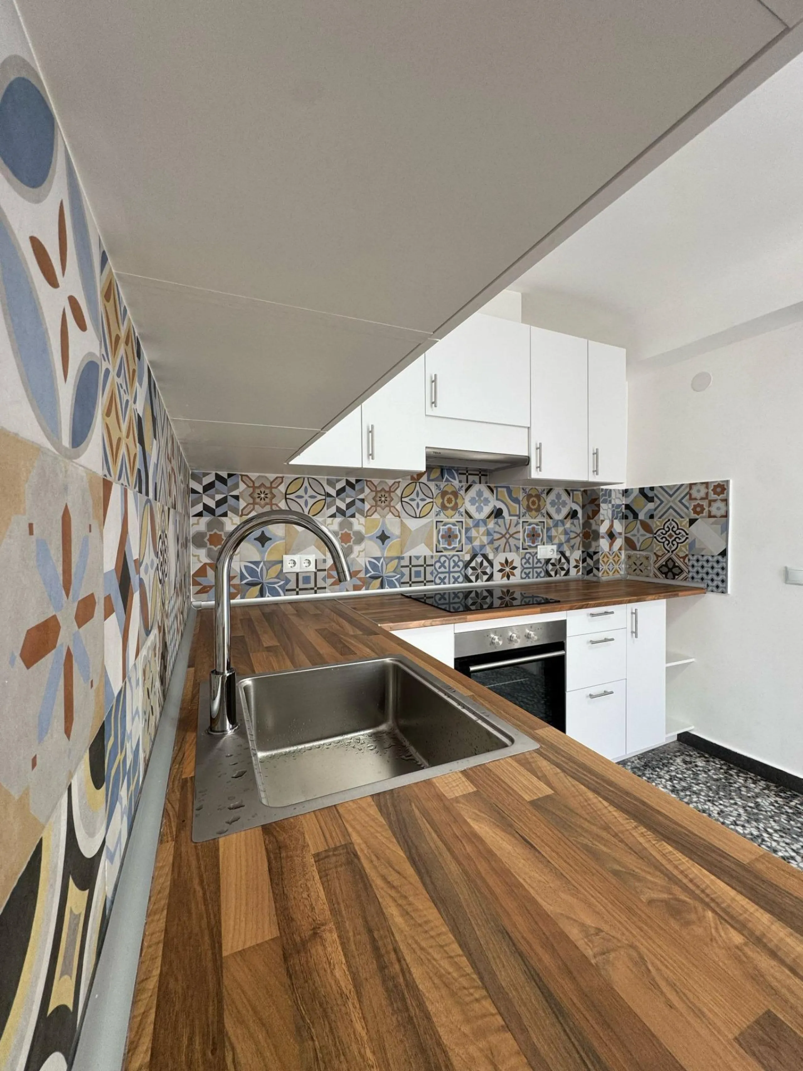 Hostal de 5 Habitaciones – Inversión Llave en Mano con Ingresos Estables