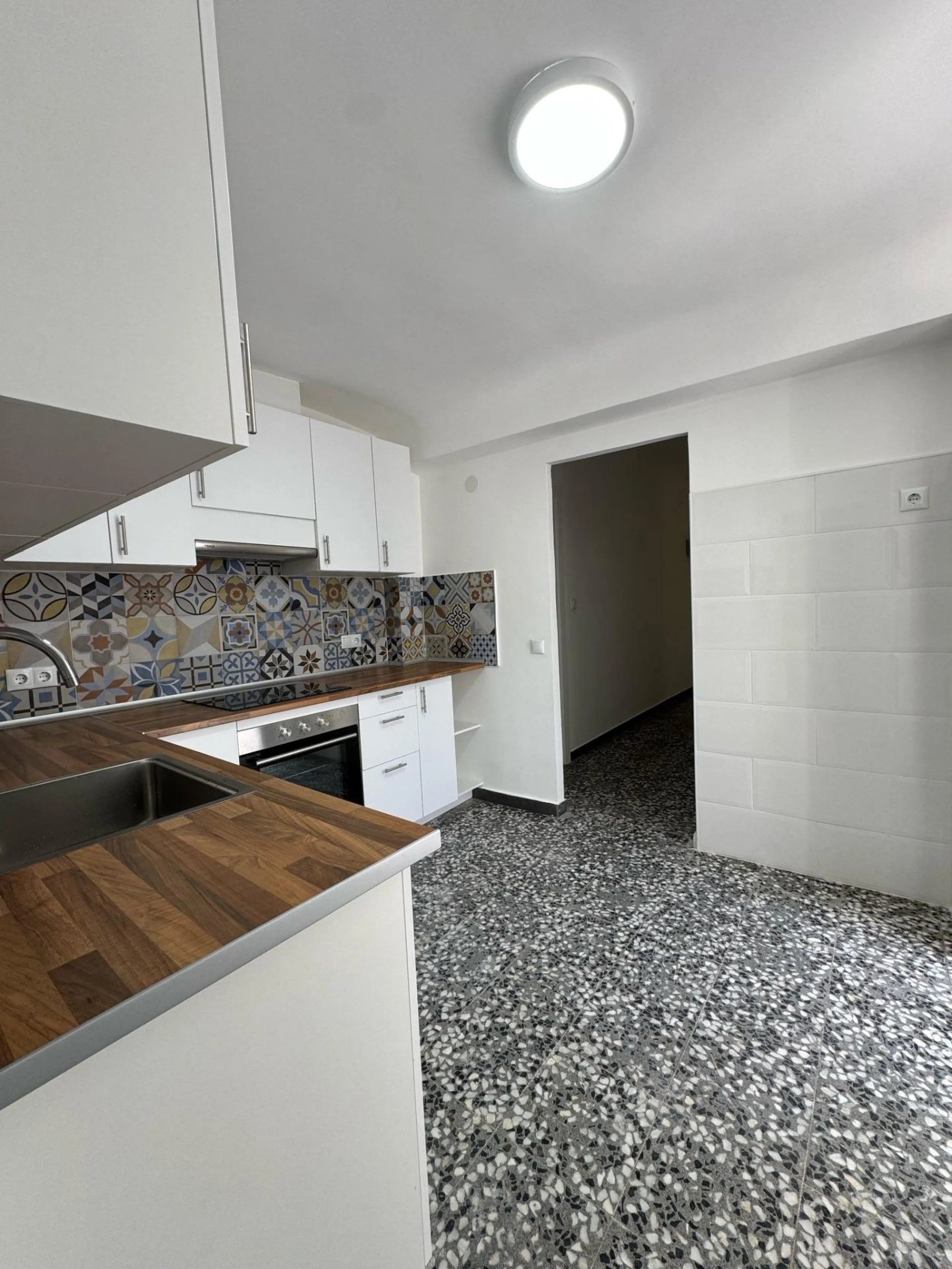 Hostal de 5 Habitaciones – Inversión Llave en Mano con Ingresos Estables