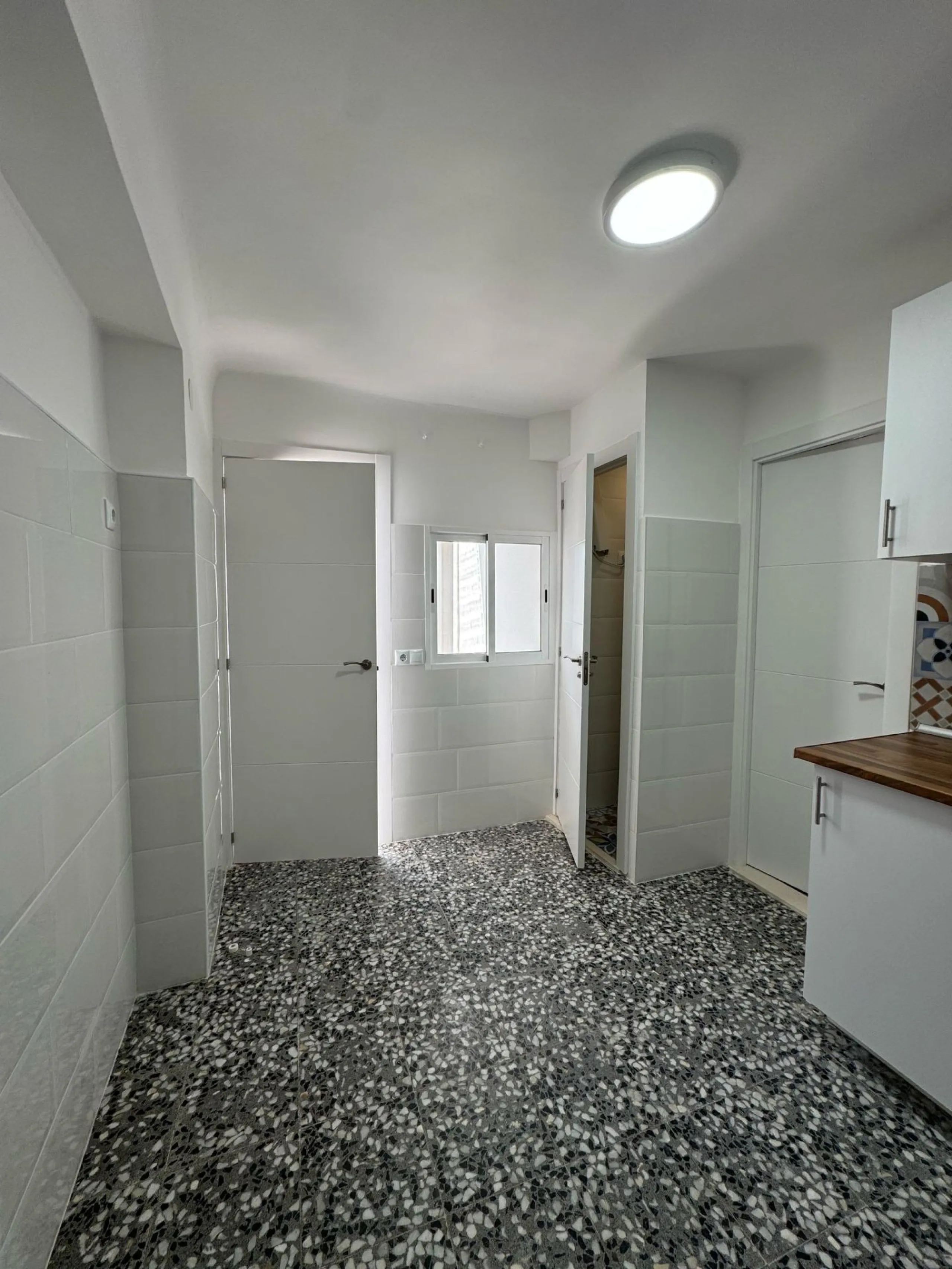 Hostal de 5 Habitaciones – Inversión Llave en Mano con Ingresos Estables
