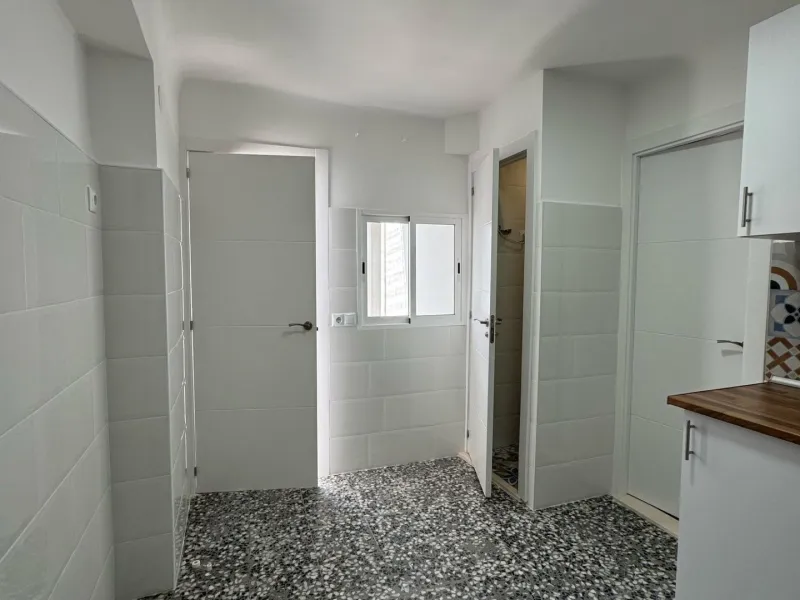 Hostal de 5 Habitaciones – Inversión Llave en Mano con Ingresos Estables