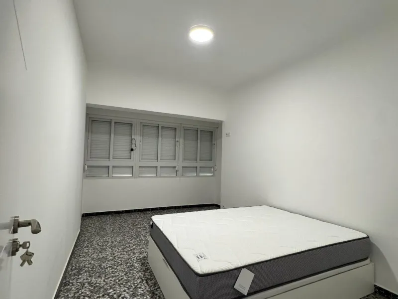 Hostal de 5 Habitaciones – Inversión Llave en Mano con Ingresos Estables