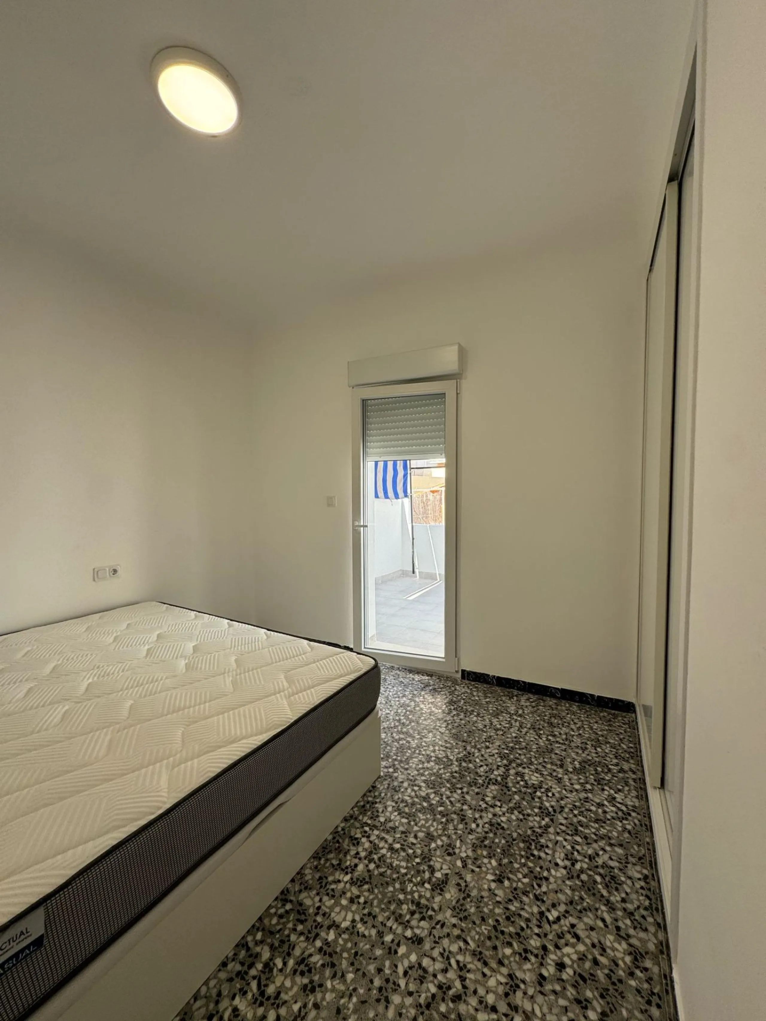 Hostal de 5 Habitaciones – Inversión Llave en Mano con Ingresos Estables