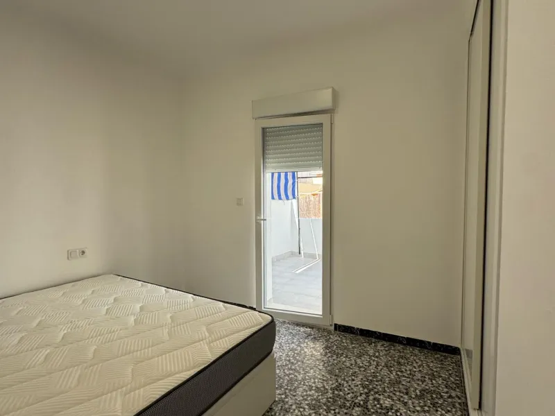 Hostal de 5 Habitaciones – Inversión Llave en Mano con Ingresos Estables