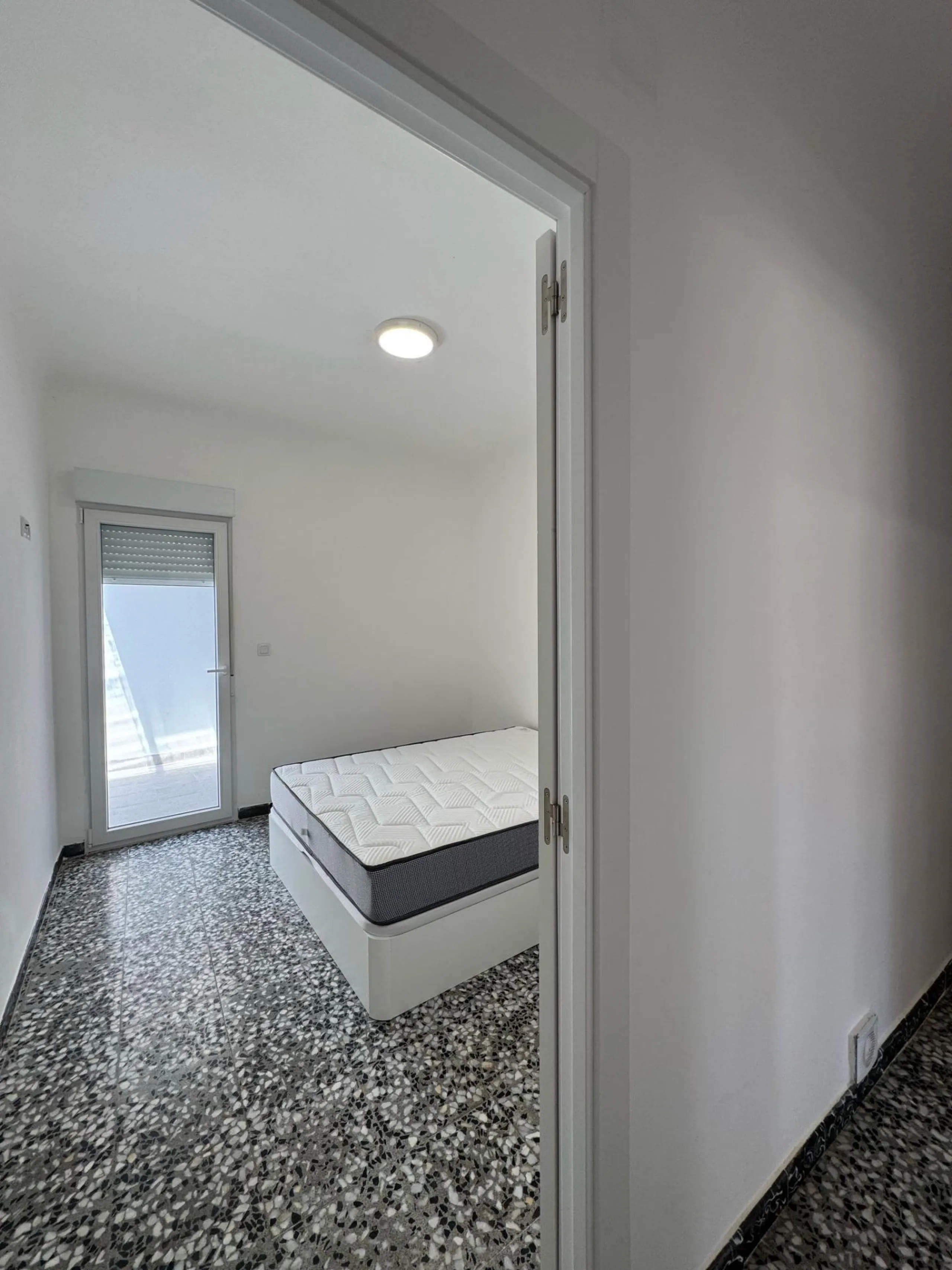 Hostal de 5 Habitaciones – Inversión Llave en Mano con Ingresos Estables