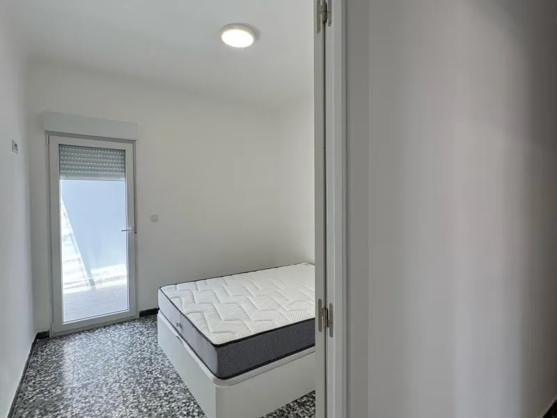 Hostal de 5 Habitaciones – Inversión Llave en Mano con Ingresos Estables