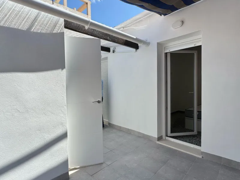 Hostal de 5 Habitaciones – Inversión Llave en Mano con Ingresos Estables