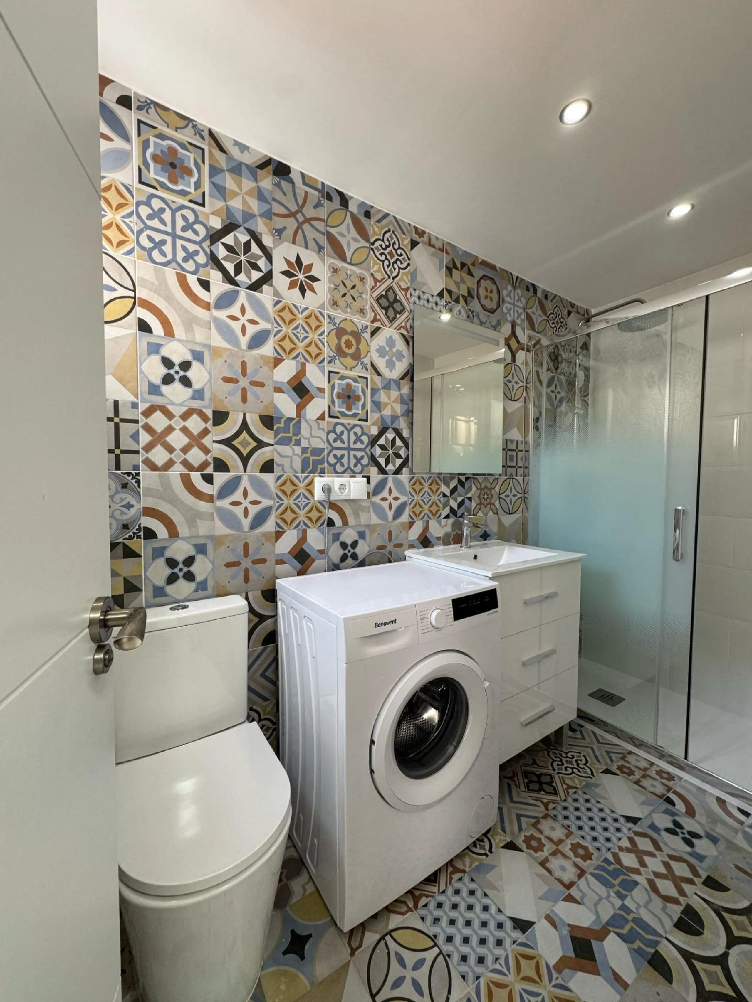 Hostal de 5 Habitaciones – Inversión Llave en Mano con Ingresos Estables
