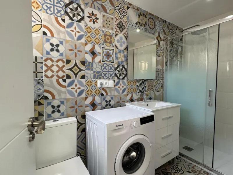Hostal de 5 Habitaciones – Inversión Llave en Mano con Ingresos Estables