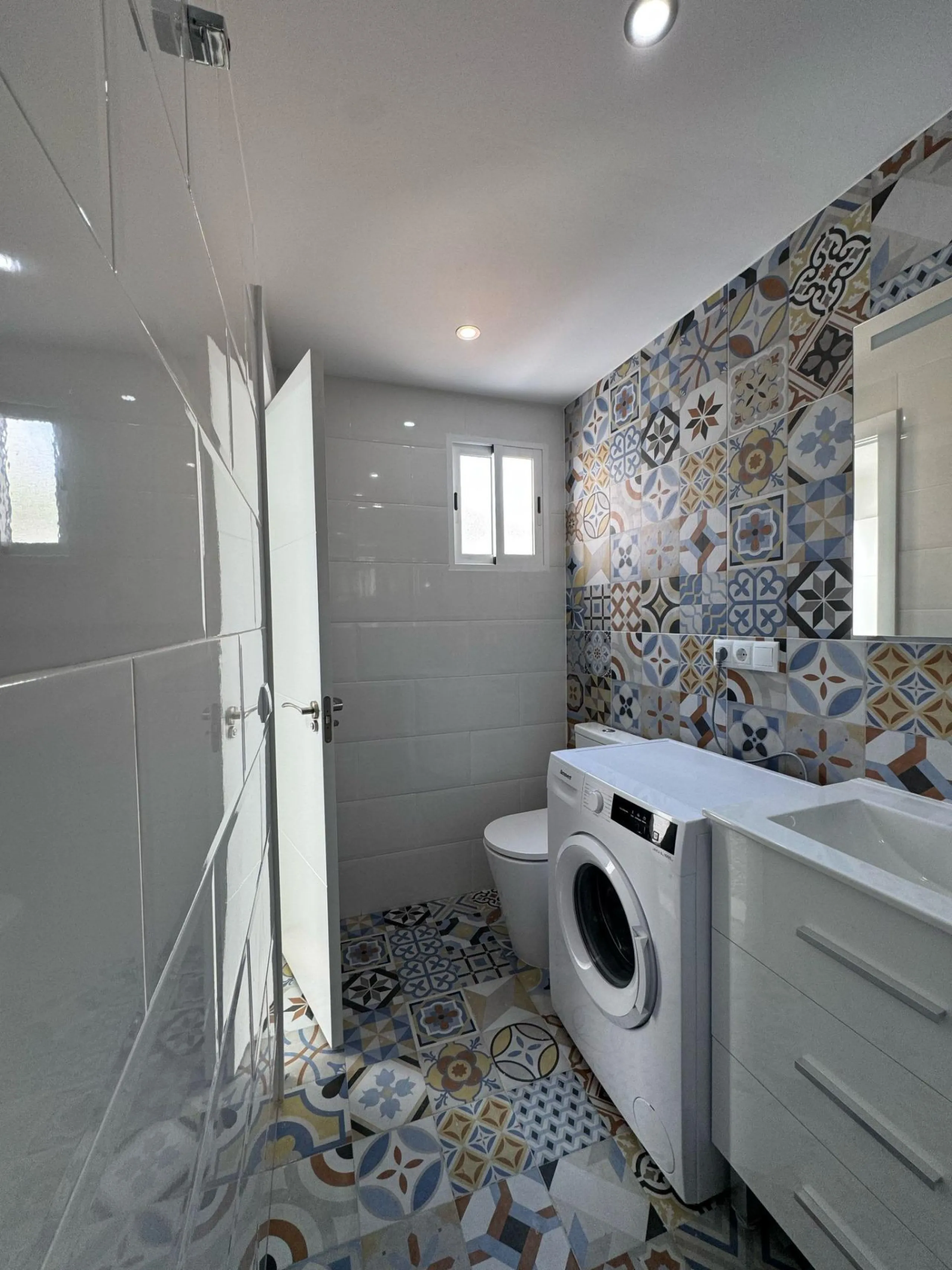 Hostal de 5 Habitaciones – Inversión Llave en Mano con Ingresos Estables