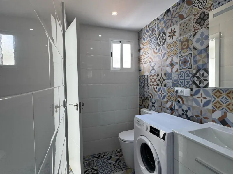 Hostal de 5 Habitaciones – Inversión Llave en Mano con Ingresos Estables