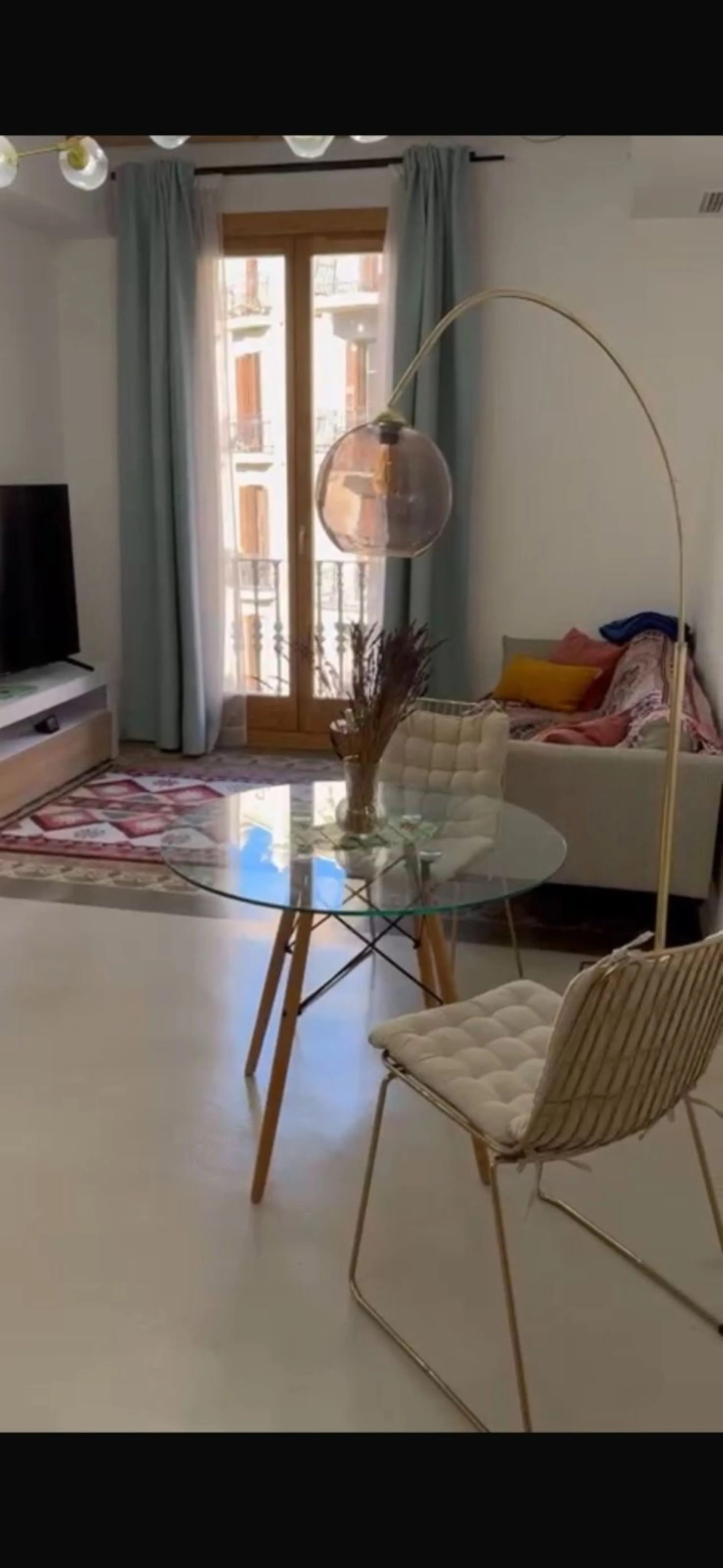 Renovated Apartment with Balconies in Eixample, Barcelona