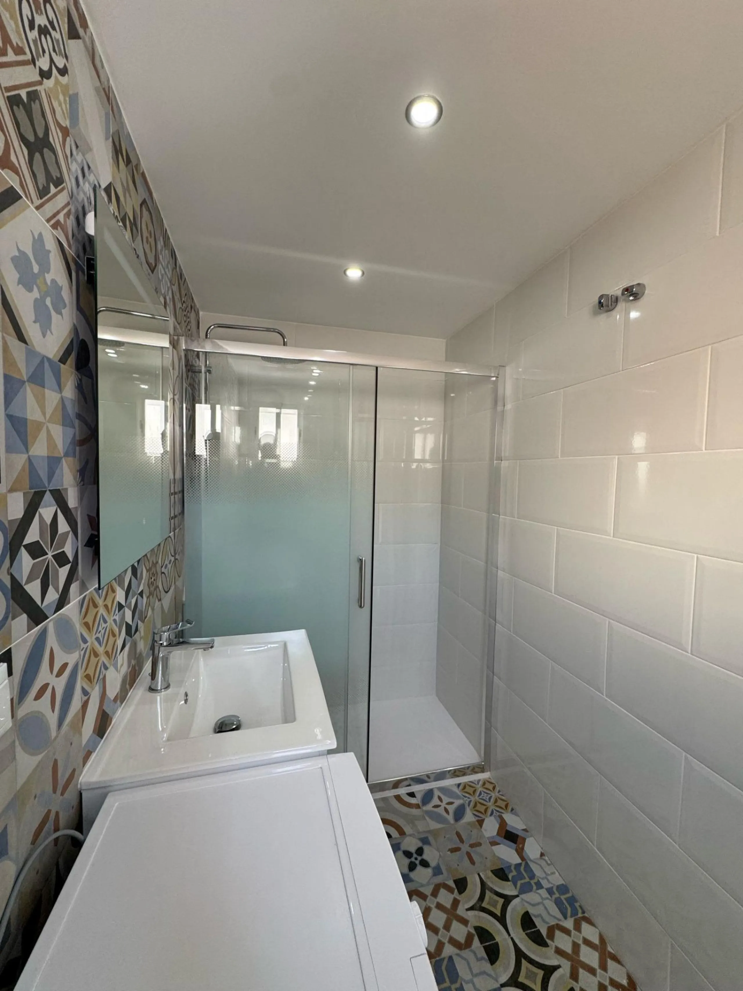 Hostal de 5 Habitaciones – Inversión Llave en Mano con Ingresos Estables