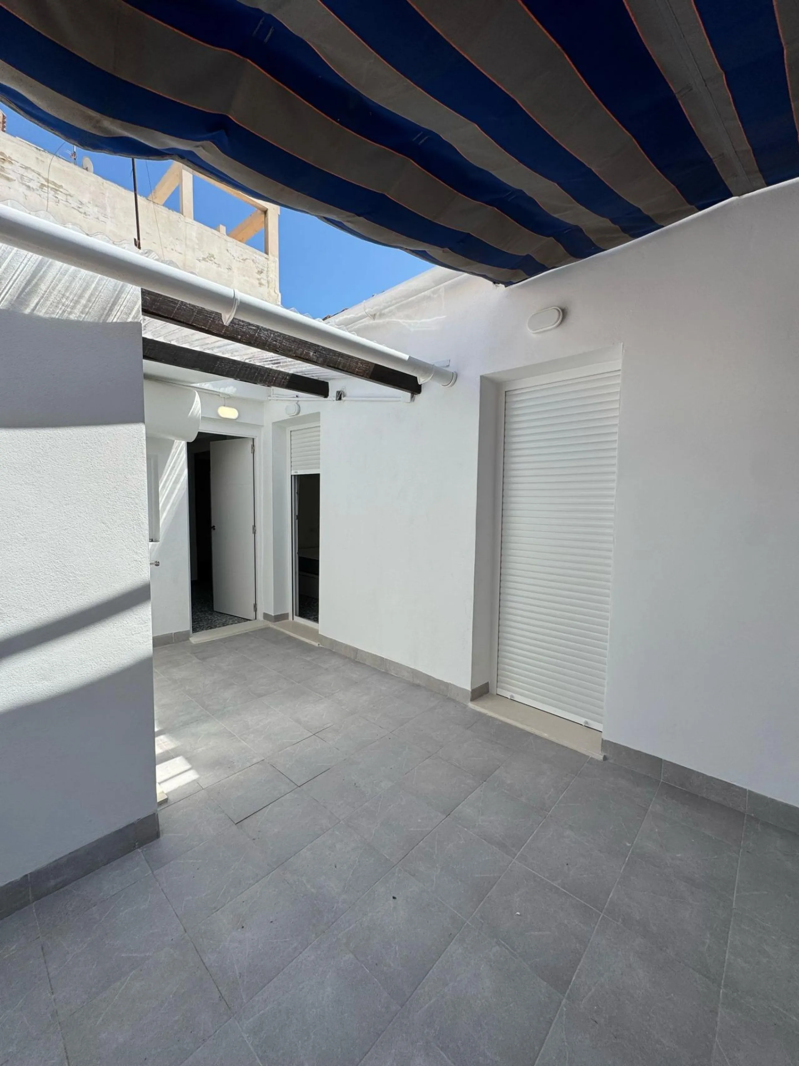 Hostal de 5 Habitaciones – Inversión Llave en Mano con Ingresos Estables