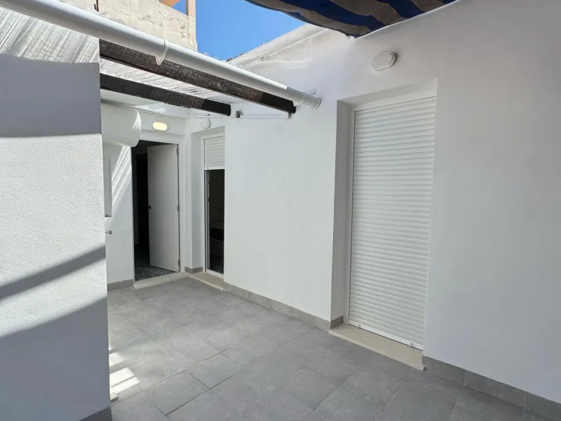 Hostal de 5 Habitaciones – Inversión Llave en Mano con Ingresos Estables