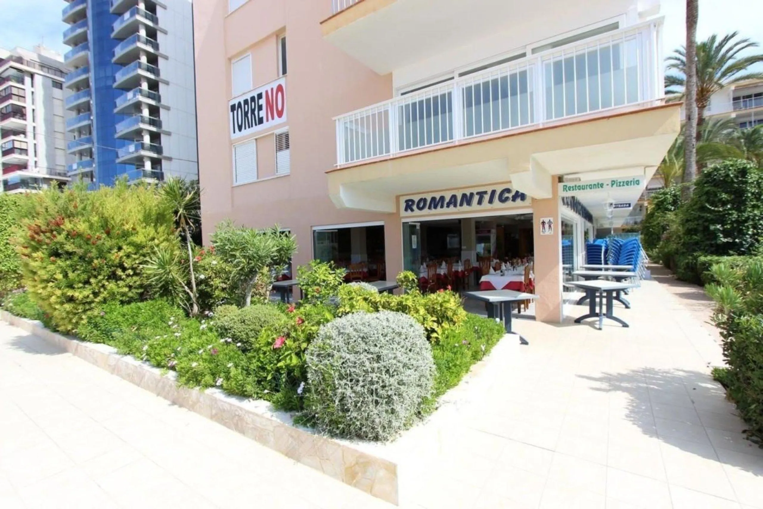Restaurant-Pizzeria on the Frontline of Arenal-Bol Beach with Terraces Facing the Sea
