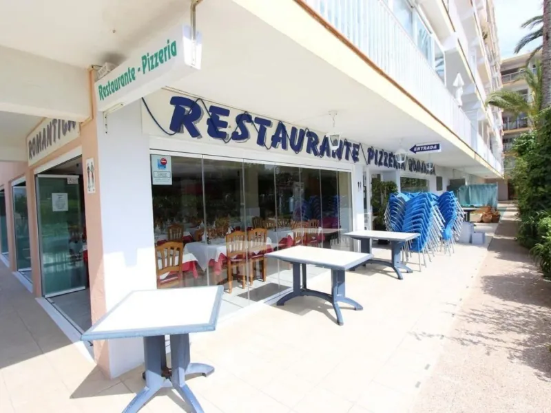 Restaurant-Pizzeria on the Frontline of Arenal-Bol Beach with Terraces Facing the Sea