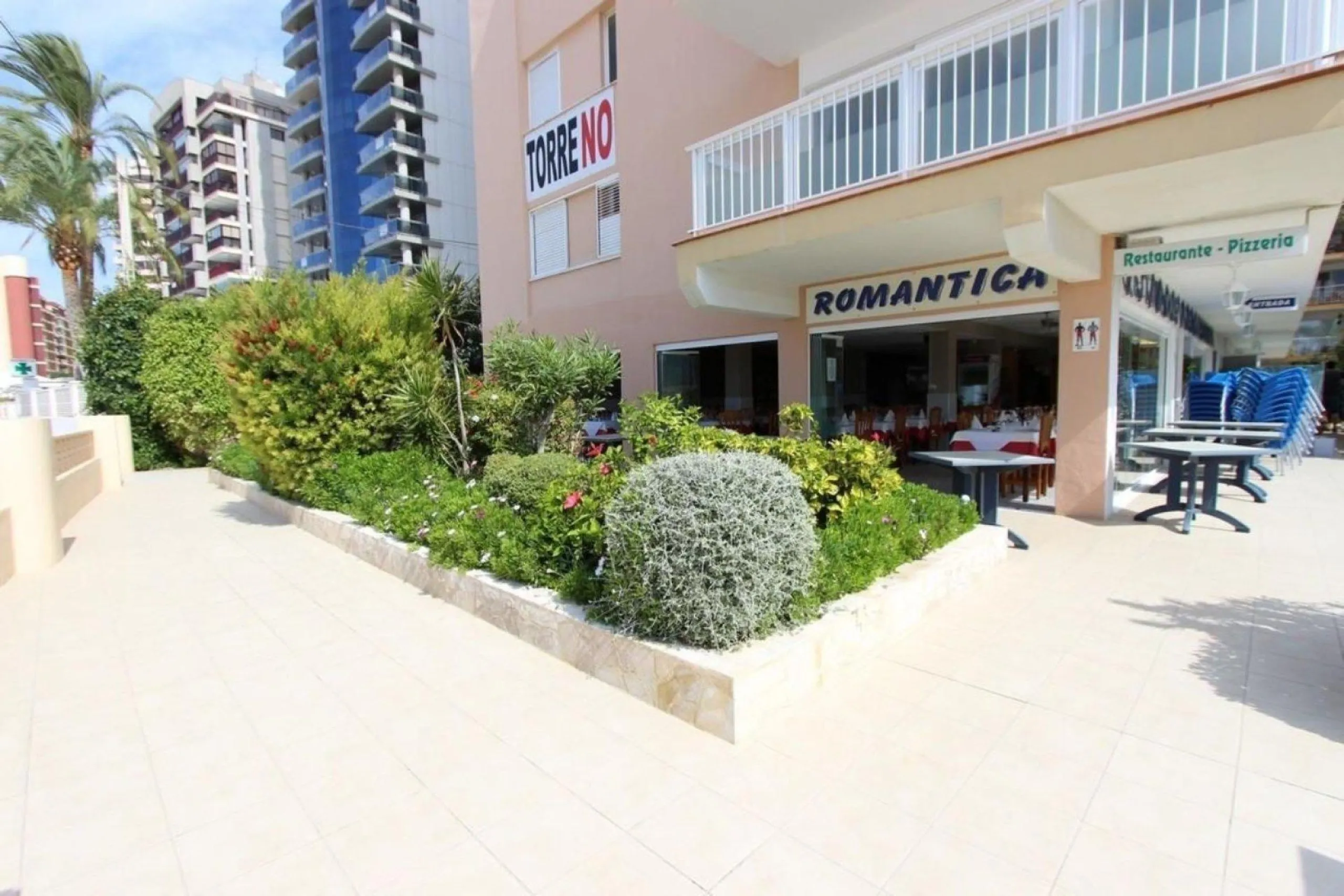 Restaurant-Pizzeria on the Frontline of Arenal-Bol Beach with Terraces Facing the Sea