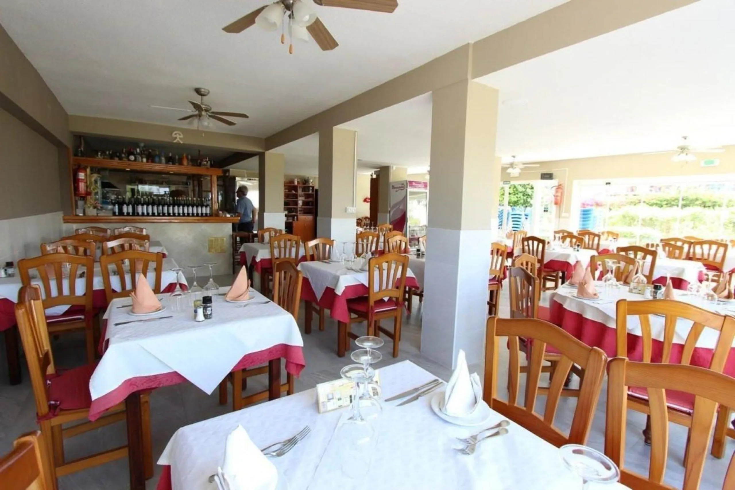 Restaurant-Pizzeria on the Frontline of Arenal-Bol Beach with Terraces Facing the Sea