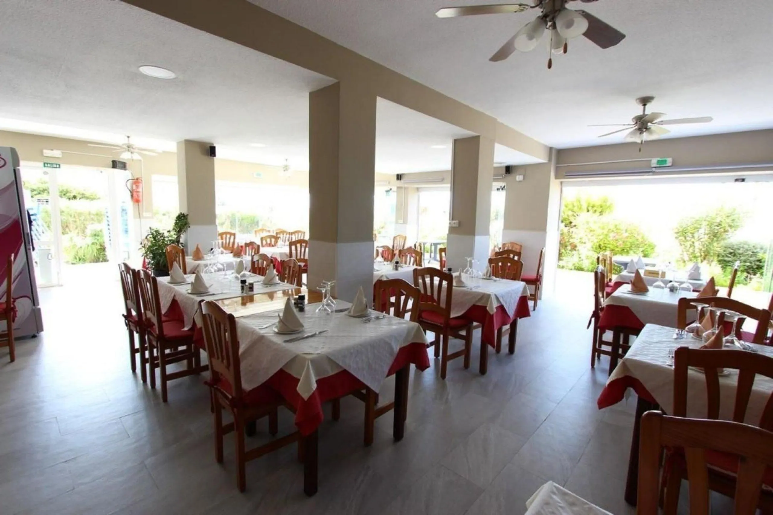 Restaurant-Pizzeria on the Frontline of Arenal-Bol Beach with Terraces Facing the Sea