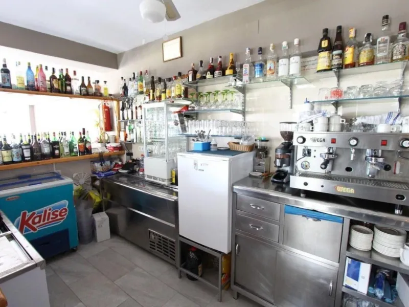 Restaurant-Pizzeria on the Frontline of Arenal-Bol Beach with Terraces Facing the Sea