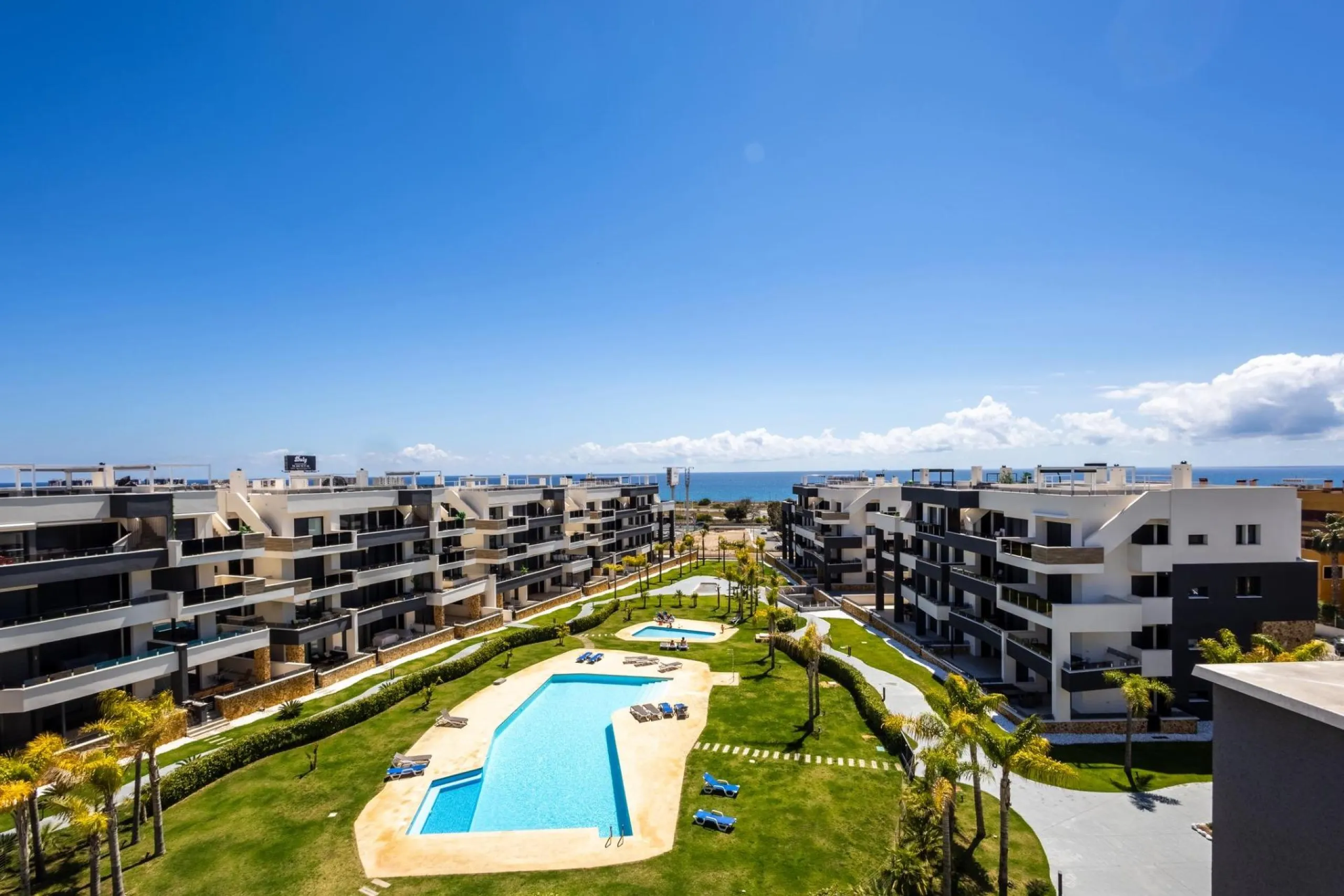 Luxury Penthouse for Sale in Playa Flamenca, Orihuela Costa – Modern Design, Sea Views & Private Solarium
