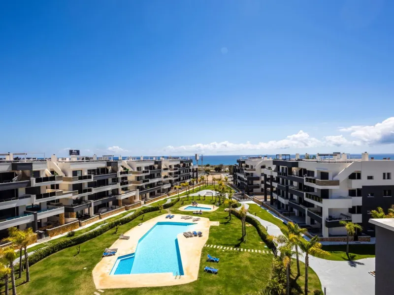 Luxury Penthouse for Sale in Playa Flamenca, Orihuela Costa – Modern Design, Sea Views & Private Solarium
