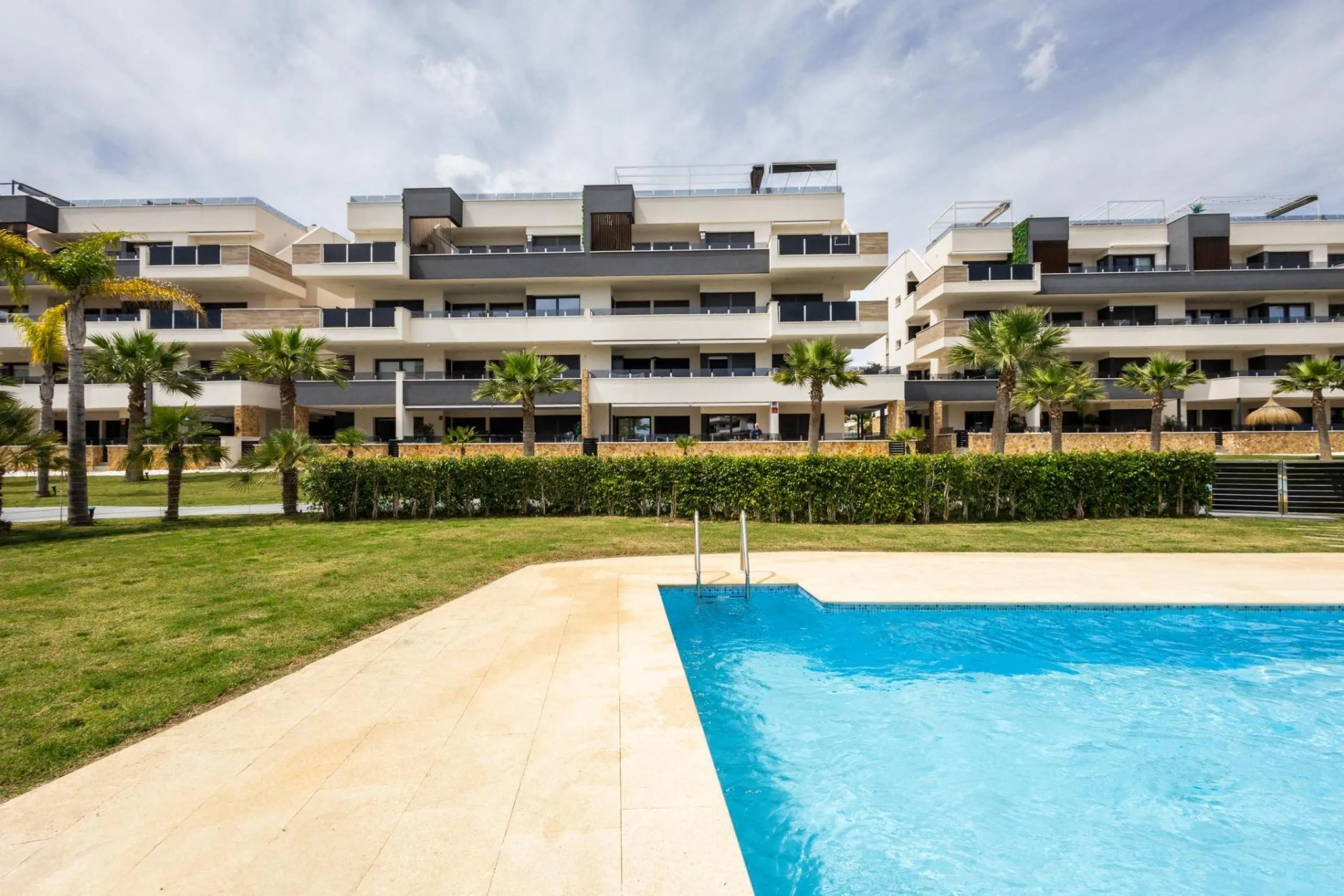 Luxury Penthouse for Sale in Playa Flamenca, Orihuela Costa – Modern Design, Sea Views & Private Solarium