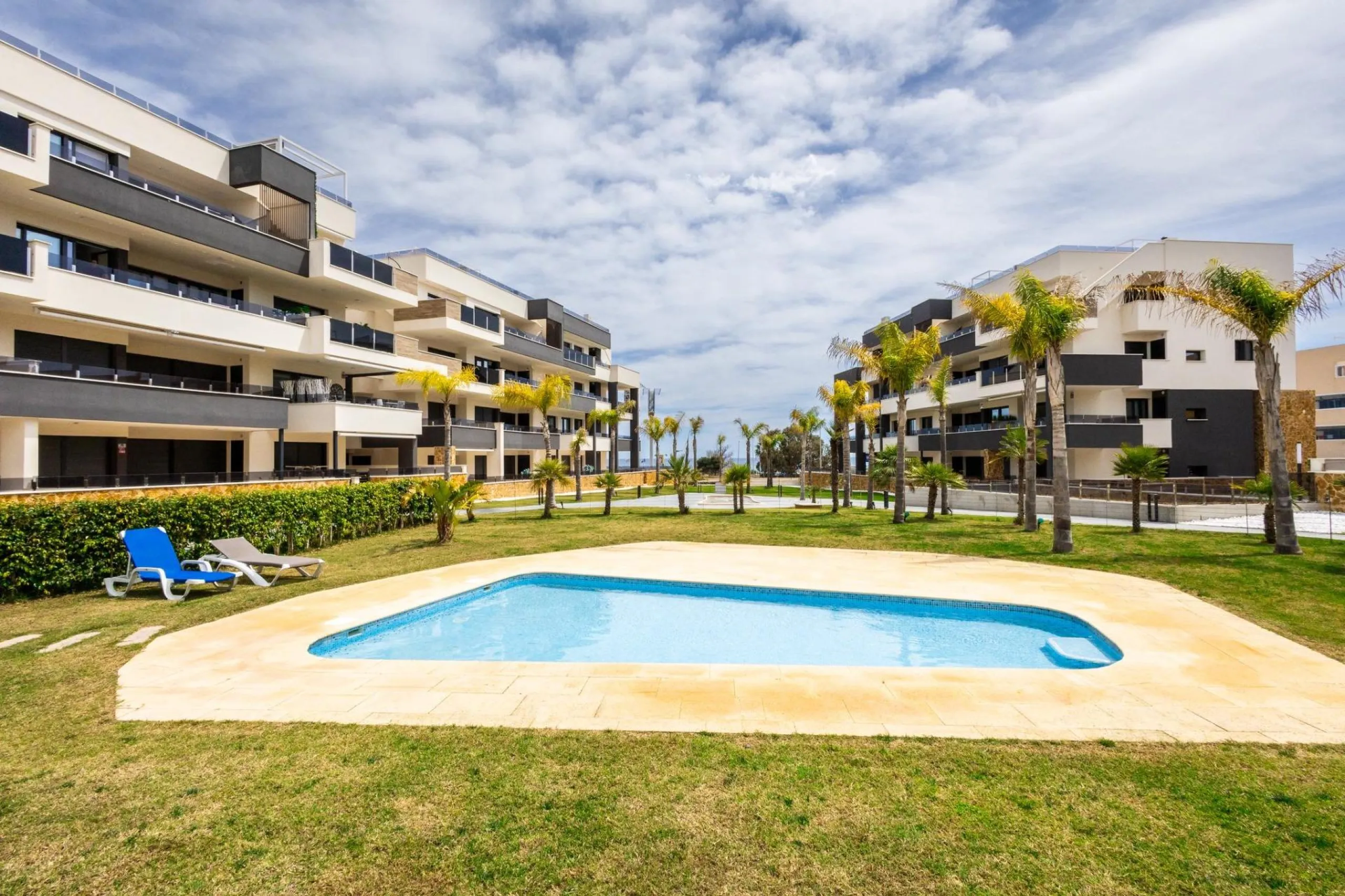 Luxury Penthouse for Sale in Playa Flamenca, Orihuela Costa – Modern Design, Sea Views & Private Solarium