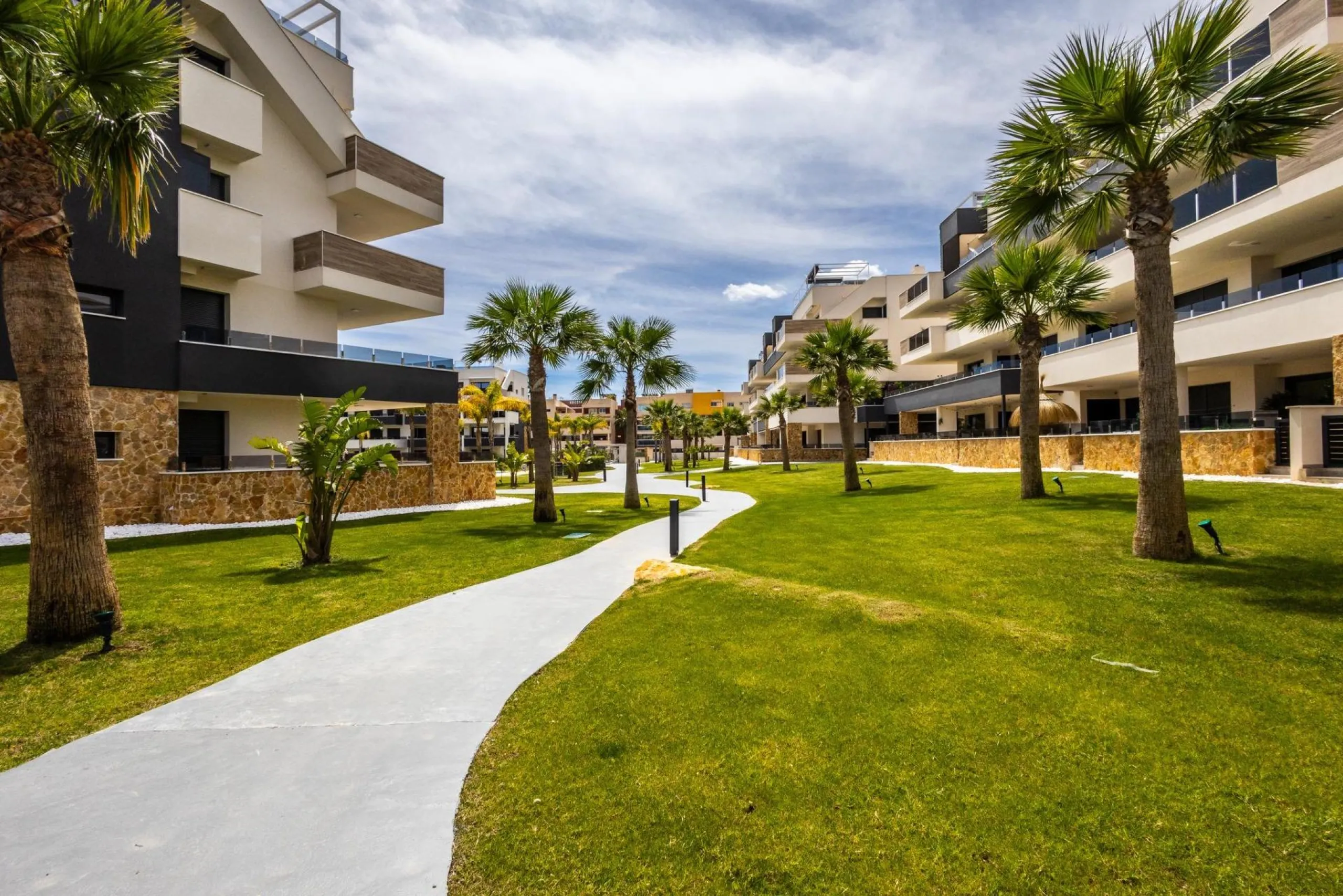 Luxury Penthouse for Sale in Playa Flamenca, Orihuela Costa – Modern Design, Sea Views & Private Solarium