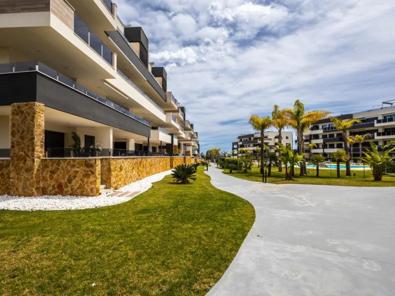 Luxury Penthouse for Sale in Playa Flamenca, Orihuela Costa – Modern Design, Sea Views & Private Solarium