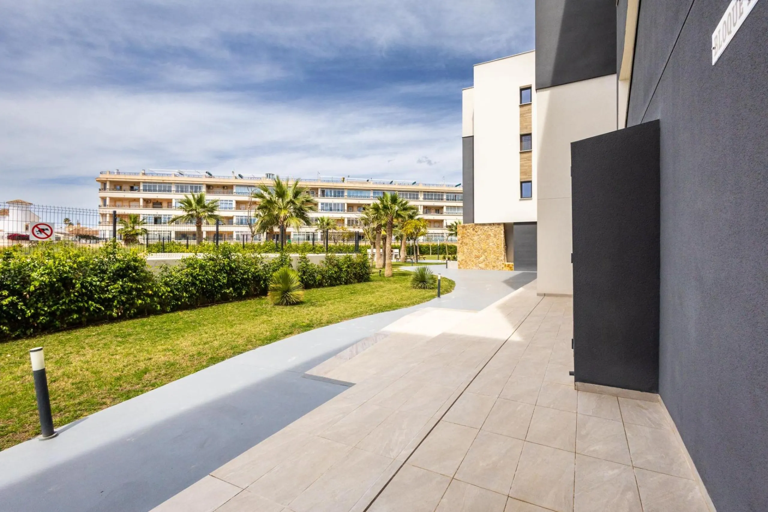 Luxury Penthouse for Sale in Playa Flamenca, Orihuela Costa – Modern Design, Sea Views & Private Solarium