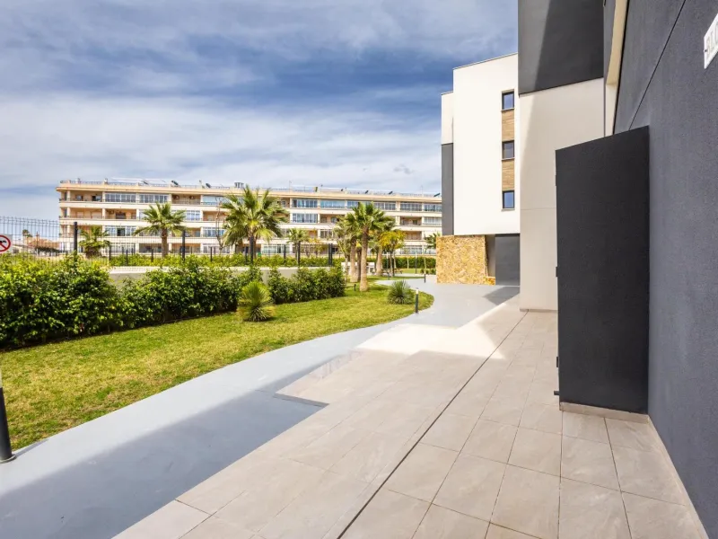 Luxury Penthouse for Sale in Playa Flamenca, Orihuela Costa – Modern Design, Sea Views & Private Solarium