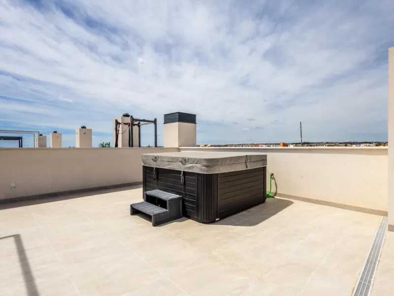 Luxury Penthouse for Sale in Playa Flamenca, Orihuela Costa – Modern Design, Sea Views & Private Solarium
