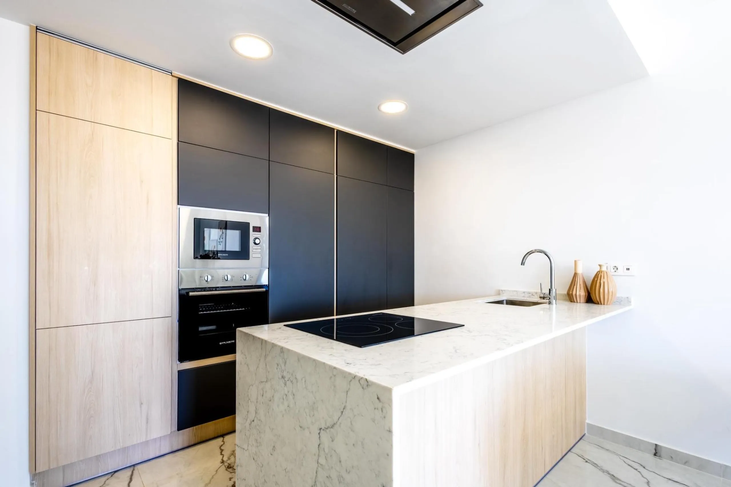 Luxury Penthouse for Sale in Playa Flamenca, Orihuela Costa – Modern Design, Sea Views & Private Solarium