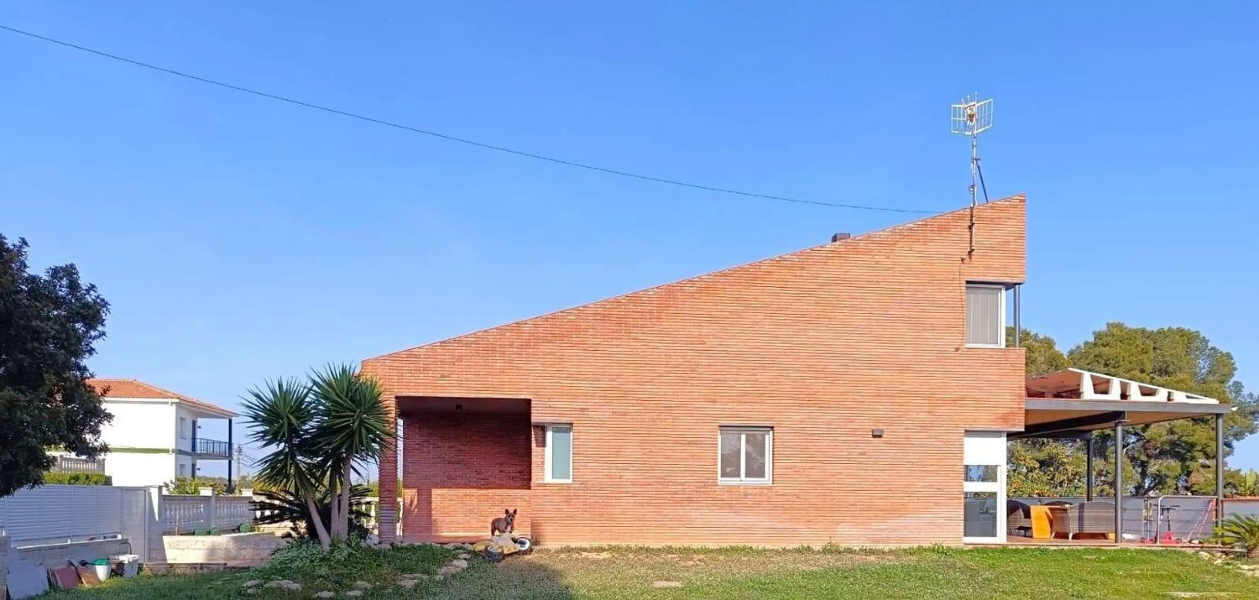 Fully Renovated Single-Level Detached Villa, Energy Self-Sufficient and with Sea Views in Valparaíso, Cunit