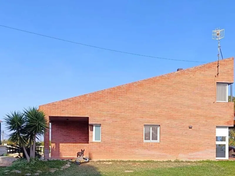 Fully Renovated Single-Level Detached Villa, Energy Self-Sufficient and with Sea Views in Valparaíso, Cunit