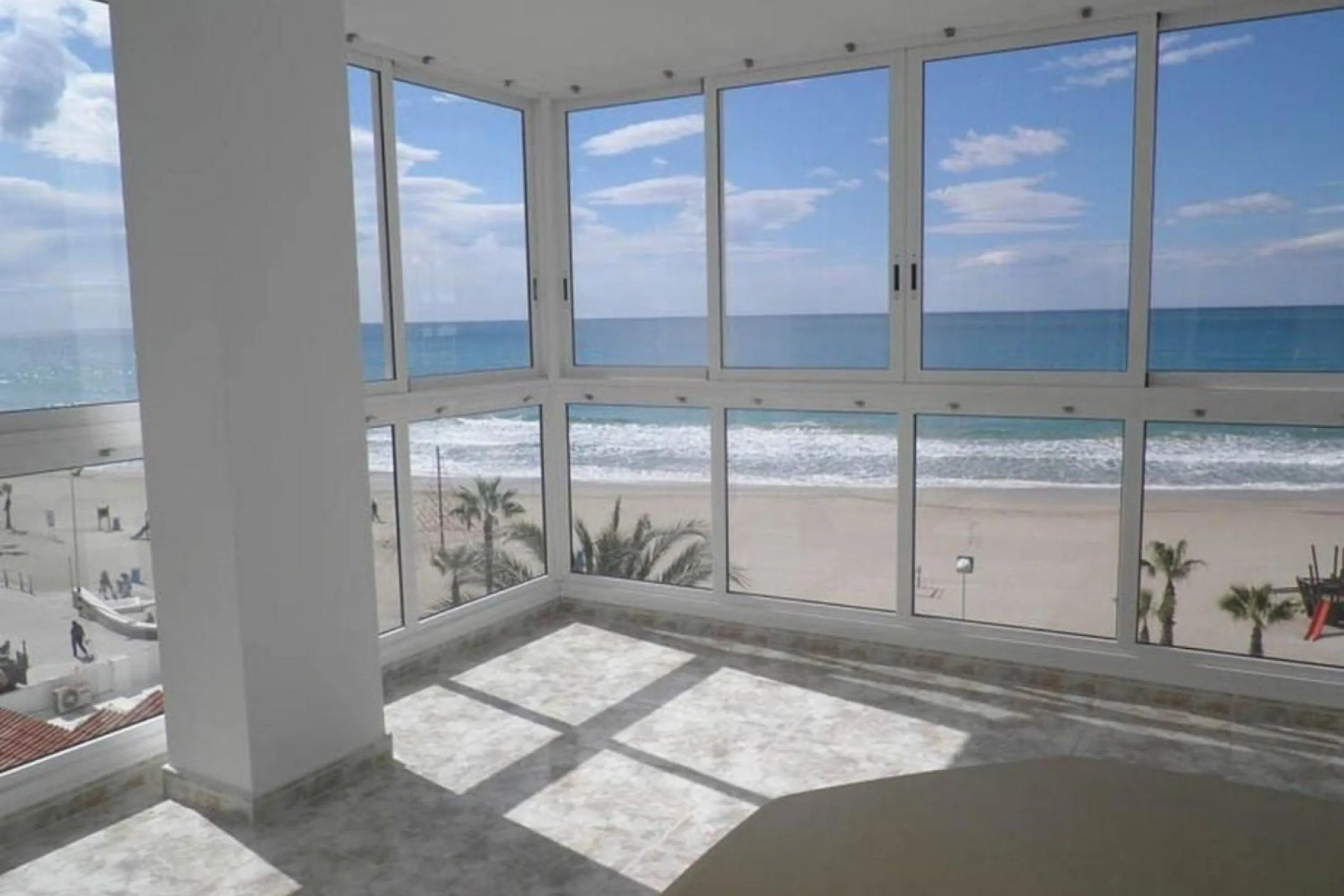 Luxury Apartment on the Frontline Beach with Panoramic Sea Views in Calpe