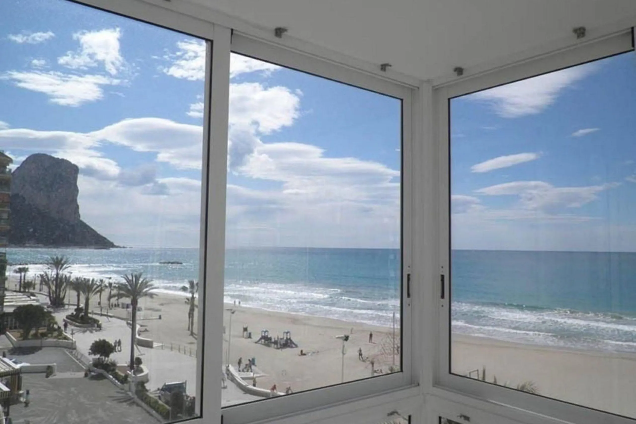 Luxury Apartment on the Frontline Beach with Panoramic Sea Views in Calpe