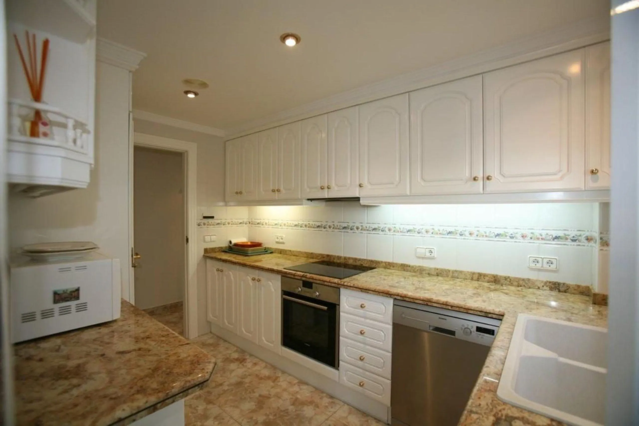 Luxury Apartment on the Frontline Beach with Panoramic Sea Views in Calpe